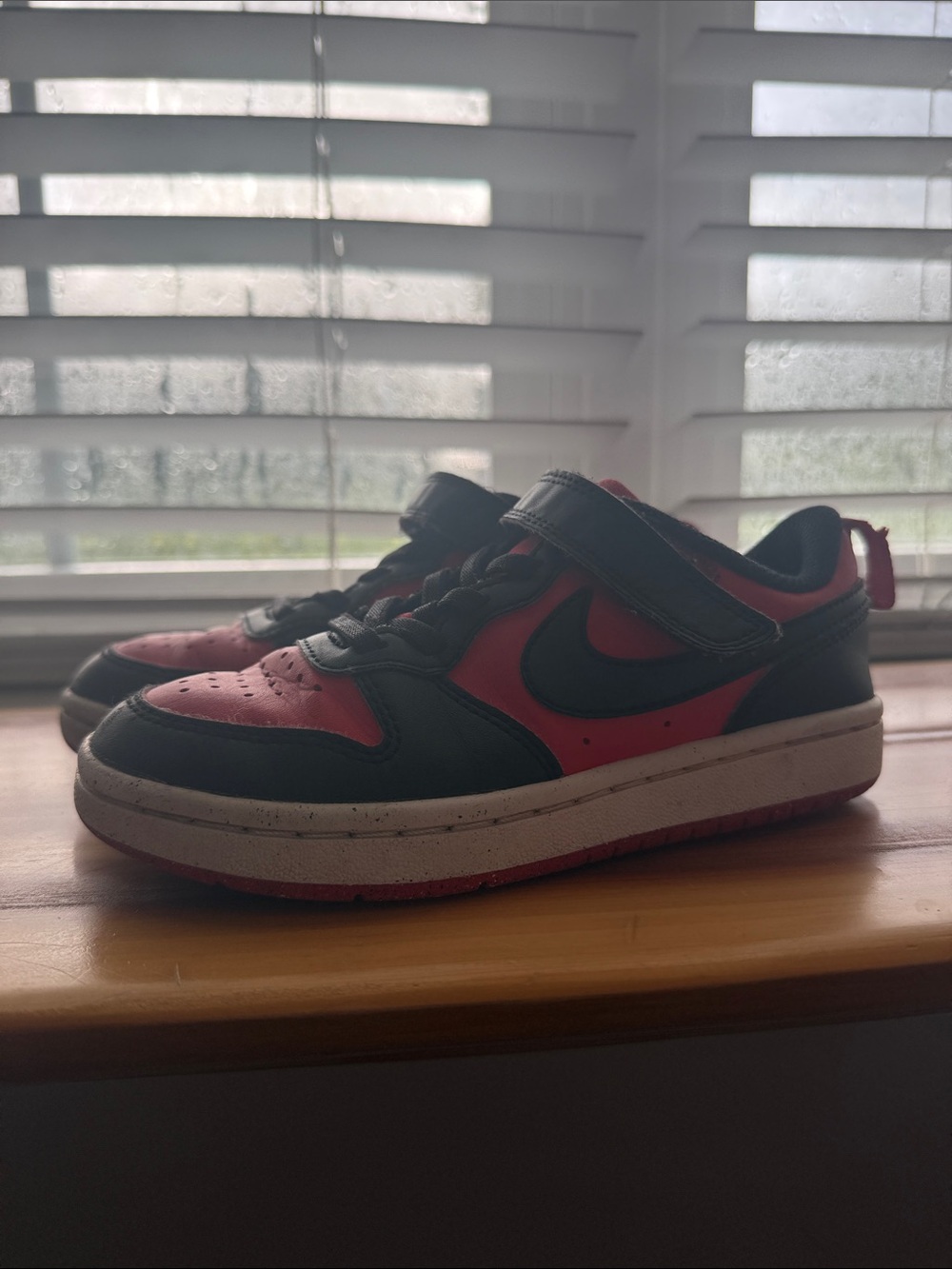 Nike Kids Black and Red Low-Top Sneakers with Velcro